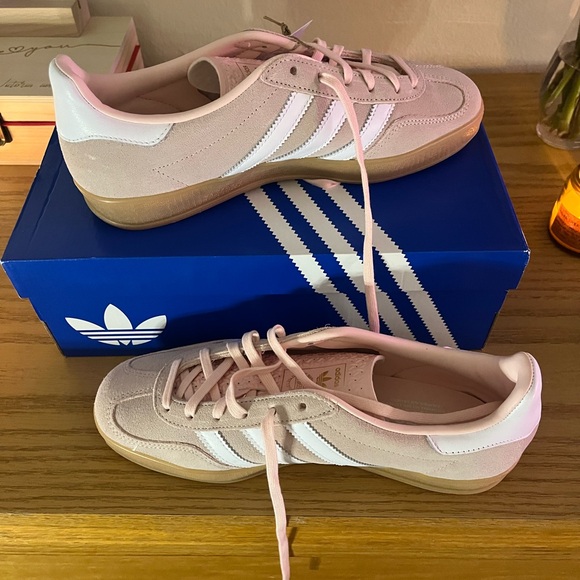 NWT Adidas Sandy Pink/Cloud White/ Gum Gazelle Sneakers - Picture 2 of 7
